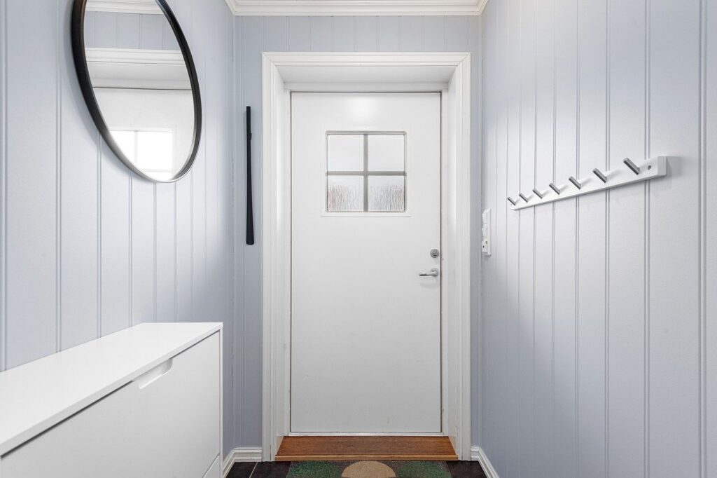 ミニマリズムを意識した物が少ない洗練された玄関